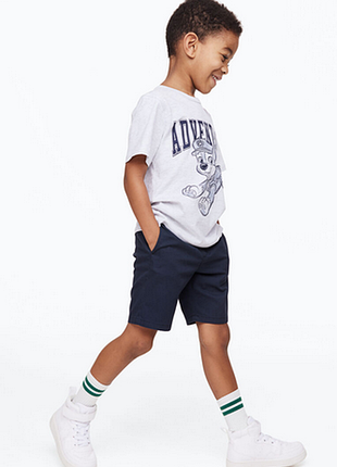 Хлопковые, темно-синие шорты чинос от h&amp;m на 5-6 лет