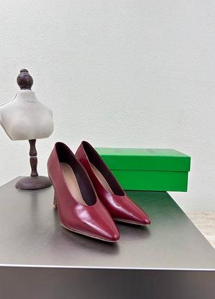 Жіночі шкіряні туфлі bottega veneta