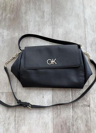 Сумка бренду calvin klein оригінал э мінімальні сліди використання розмір 40 на 24 см 2 ремнінця довгий та короткий кожзам