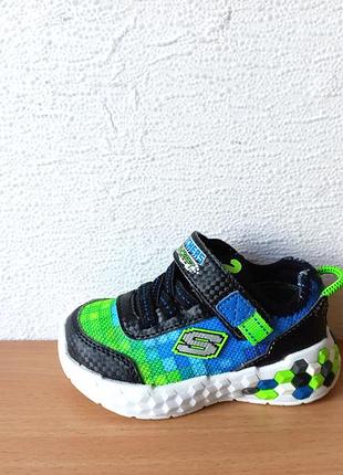 Класні кросівки skechers 22 р. устілка 14 см.