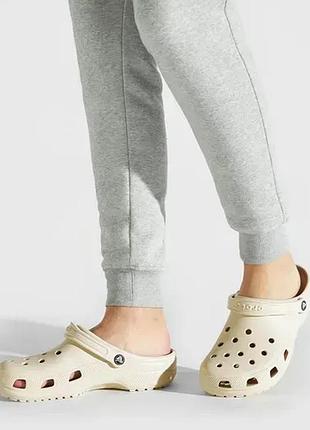 Кроксы. шлепанцы. обувь медицинская crocs classic clog bone