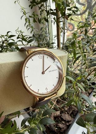 Часы skagen ancher в позолоченном корпусе с кожаным ремешком