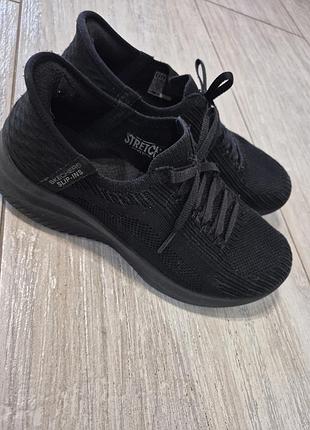 Спортивные кроссовки от sketchers