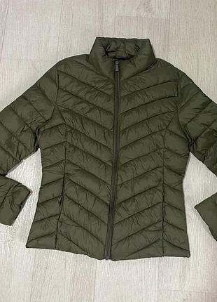 Куртка легенька от бренда primark в цвете хаки или темно-зеленом
