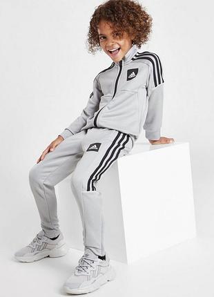 Спортивний костюм adidas