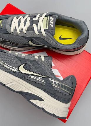 Nike initiator grey white 4