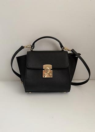 Стильная кожаная сумка от итальянского бренда trussardi