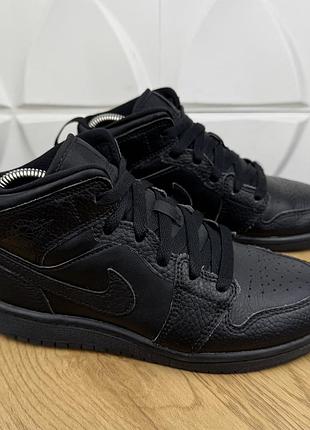 Оригінальні дитячі кросівки nike air jordan 1 mid
