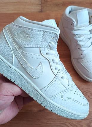 Оригинальные nike air jordan р36.5 длина стельки по факту 23.5см,