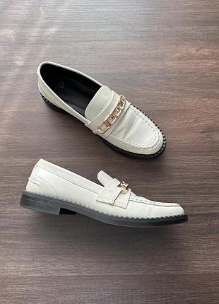 Білі класичні туфлі лофери zara 37/38 розміру
