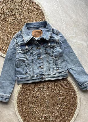 Класична джинсова куртка унісекс levi’s на дитину 3 років