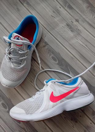 Легкие кроссовки nike 36,5 разм.