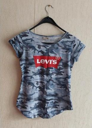 Камуфляжна футболка levi's