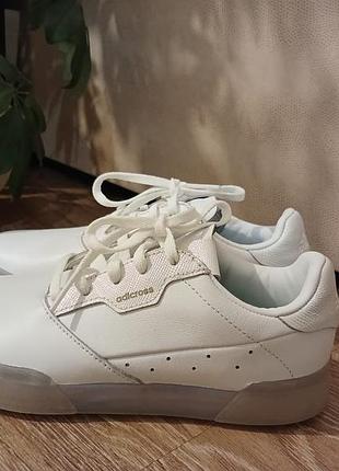Білі кросівки adidas adicross retro