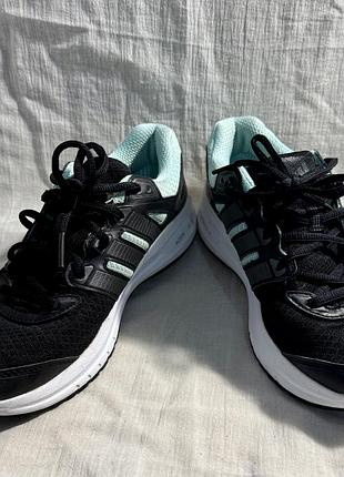 Кросівки унісекс adidas, 39,5 розміру. в новенькому стані