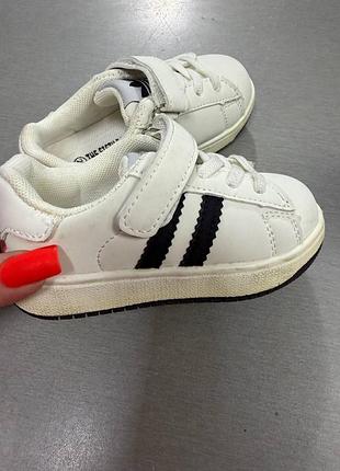 Кросівки дитячі adidas 23 см стан нових