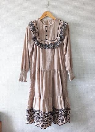 Оксамитова ярусна сукня