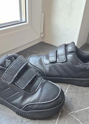 Класні кросівки adidas