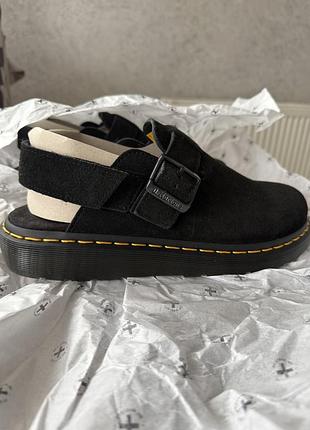 Взуття dr. martens