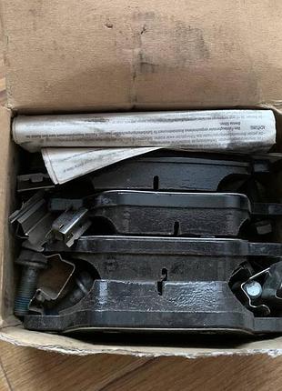 Колодки тормозные задние дисковые комплект vw golf/jetta audi a3 skoda octavia seat leon vag 5k0698451 оригинал новый