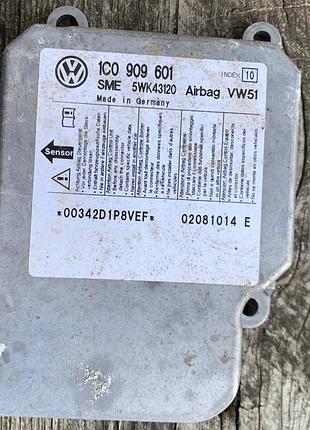 Модуль-процессор управления подушкой безопасности skoda octavia tour 2002-2010 1c0909601 оригинал б/у