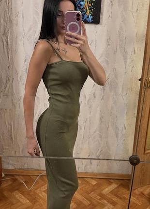 Сукня міді по фігурі