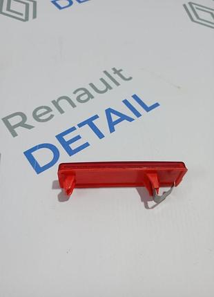 Світловідбивач заднього бампера (отражатель) renault trafic