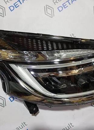 Фара права ренотрафік renault trafic 2019-2021 led