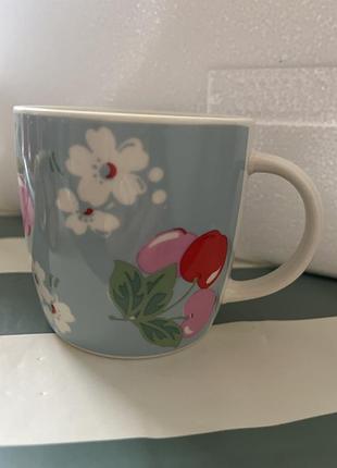 Колекційна порцелянова чашка cath kidston queen's crush cherries, вироблена компанією churchill china.