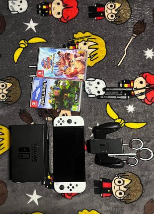Nintendo switch oled з двома іграми (minecraft та street fighter 30th anniversary collection)