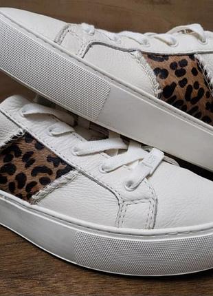 Женские кроссовки ugg dinale из белой кожи с леопардовым принтом