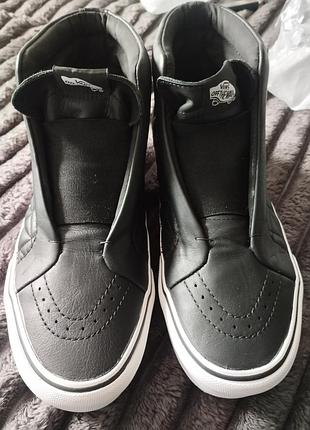 Кроссовки коллаборация vans &karl 
стелька 25 см(39 размер)
кожаные