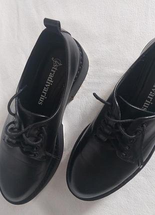 Туфли зекокожи р 36 stradivarius