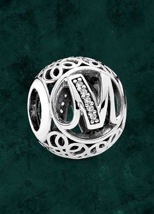 Серебряная бусина шарм "литера m" pandora (пандора) 791857cz