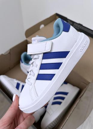 Классические кроссовки на липучках adidas