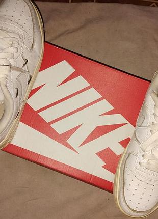 Кросівки nike унісекс.
розмір 39.