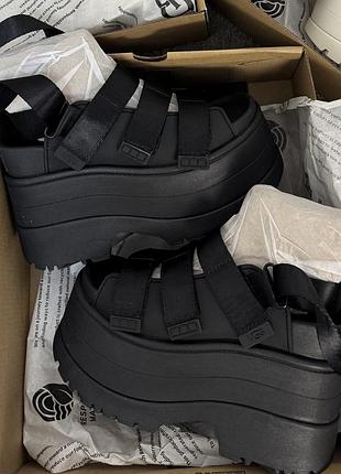 Жіночі уггі сандалі в чорному кольорі ugg goldenrise black