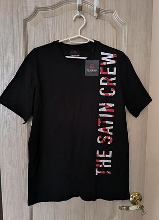 Черная футболка satin crew