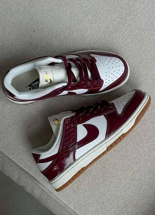 Nike sb dunk burgundy croc