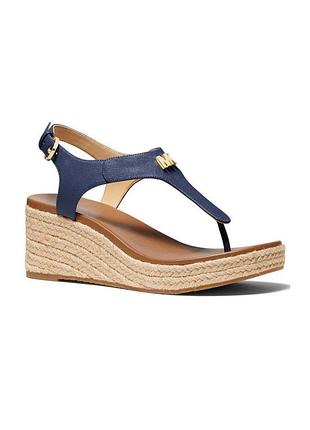 Michael kors laney thong (40t0lams2l) у темно-синьому кольорі (navy) та розмірі us 8.5m літні босоніжки на джутовій танкетці