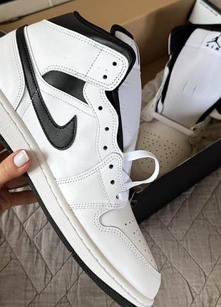 Білі чоловічі кросівки  air jordan 1 mid розмір 44.5
