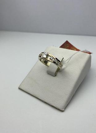 Кольцо серебряное комбинированное с фианитом.