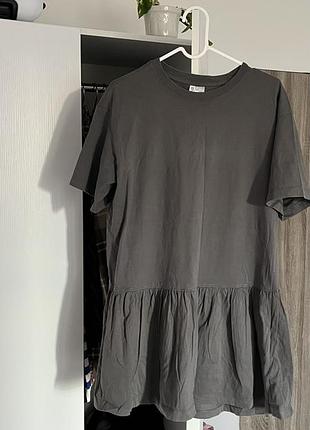 Сіра сукня вільного крою з рюшою h&m