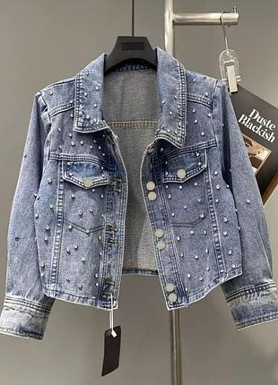 Джинсовая жилетка с бусами, с карманами стильная женская жилетка