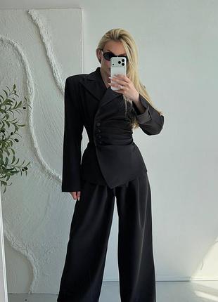 Трендовый женский брючный костюм