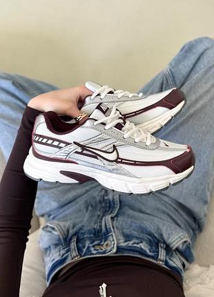 Трендові жіночі кросівки nike initiator white burgundy білі з бордовим