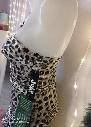 Яскраве вечірній сукні з леопардовим принтом максі.2 фото