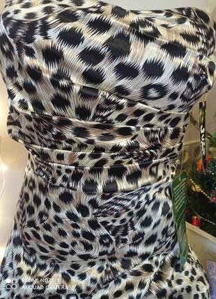 Яскраве вечірній сукні з леопардовим принтом максі.5 фото