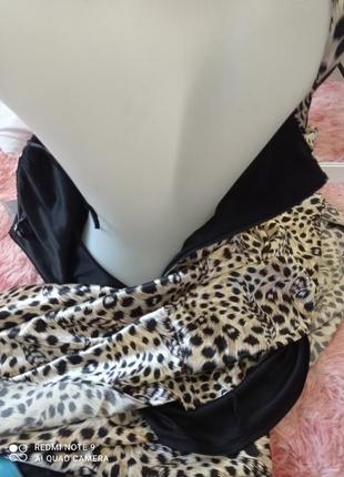 Яскраве вечірній сукні з леопардовим принтом максі.6 фото