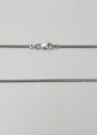 Серебряная цепь снейк круглый с насечкой, размер 60 см x 0,15 см, вес: 5.8 г